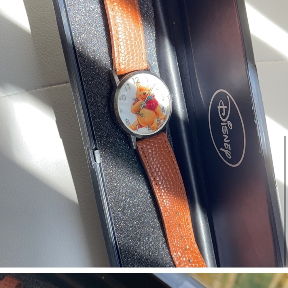 Winnie The Pooh ⌚️ Disney  Watch with Orange Strap (Damaged badly) - Picture 5 of 9